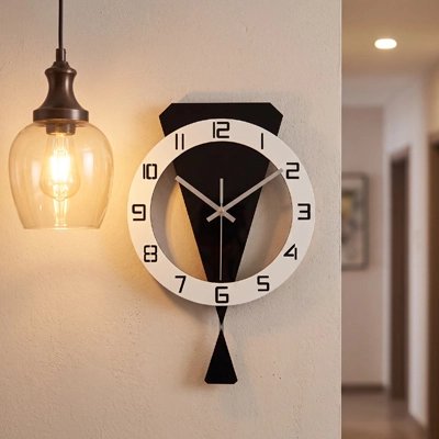 Horloge murale design élégance moderne avec pendule oscillant - accent décoratif rétro-chic intérieur